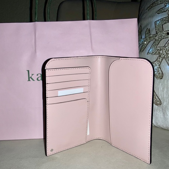 Kate Spade leather passport/ wallet - Picture 4 of 8